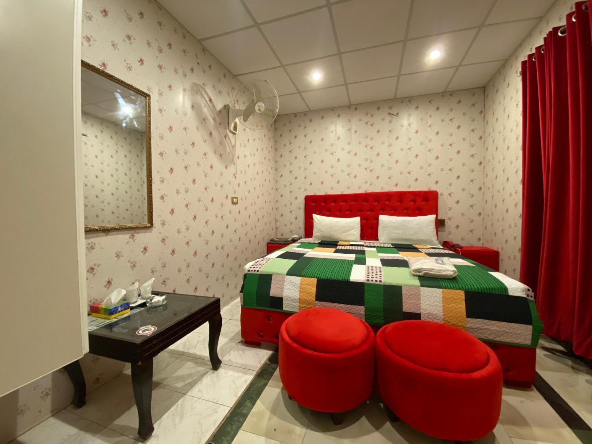 Fusion Lodge Исламабад Екстериор снимка